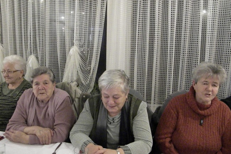 Mikulášske posedenie členov Klubu dôchodcov a žiakov ZŠ v knižni