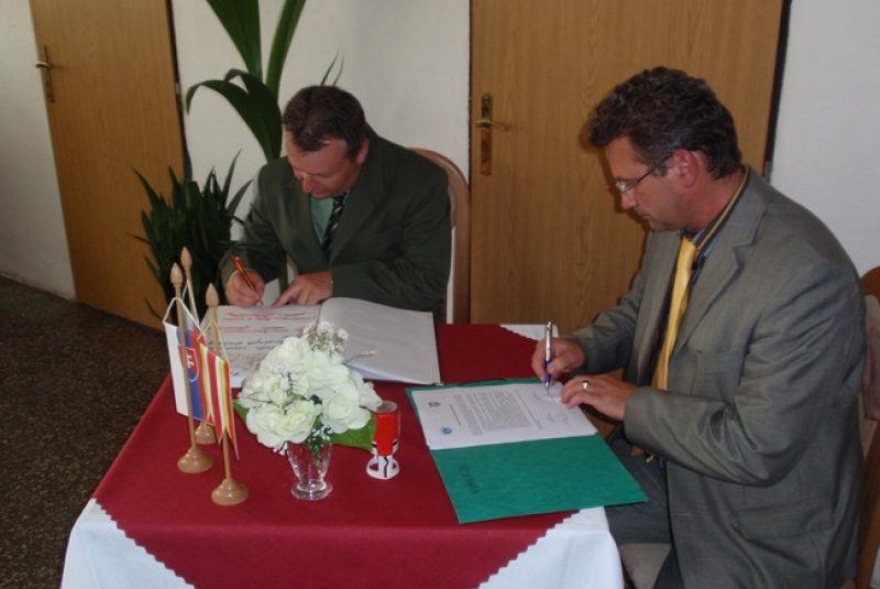 Podpis zmlúv o spolupráci obcí