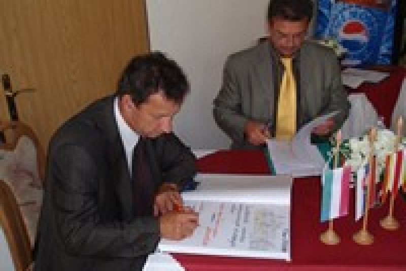 Podpis zmlúv o spolupráci obcí